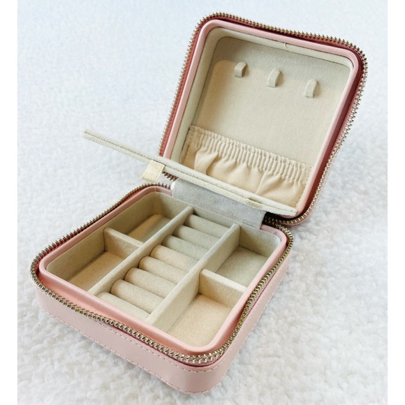 WOLF • Caroline Pink Rose Quartz Quilted Leather Travel Jewelry Case - Picture 13 of 16